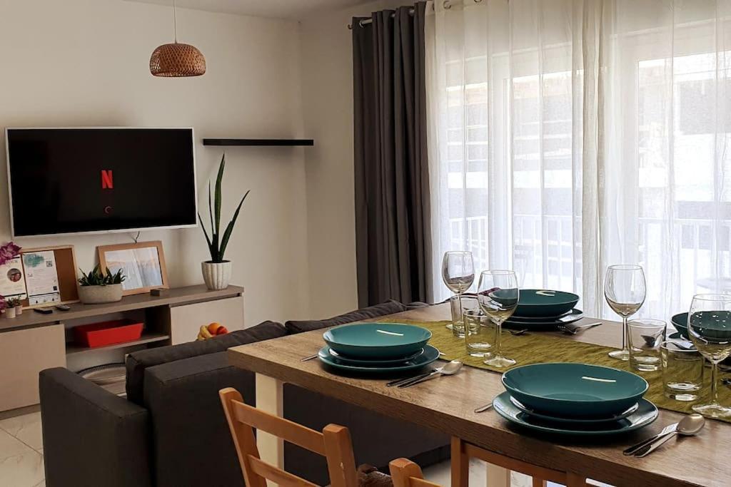 Cactus - New 3bd 2br Apartment *