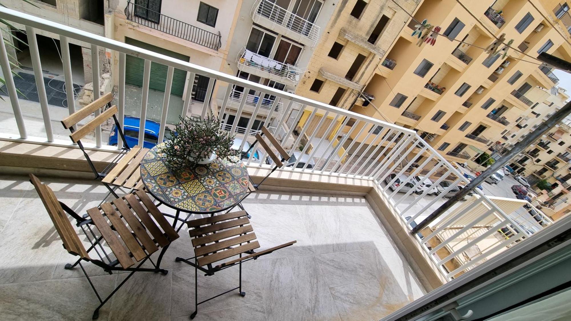 Cactus - New 3bd 2br Apartment
